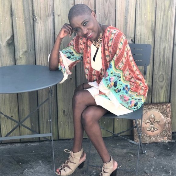 Meet your Posher, Elle - Picture 1 of 3